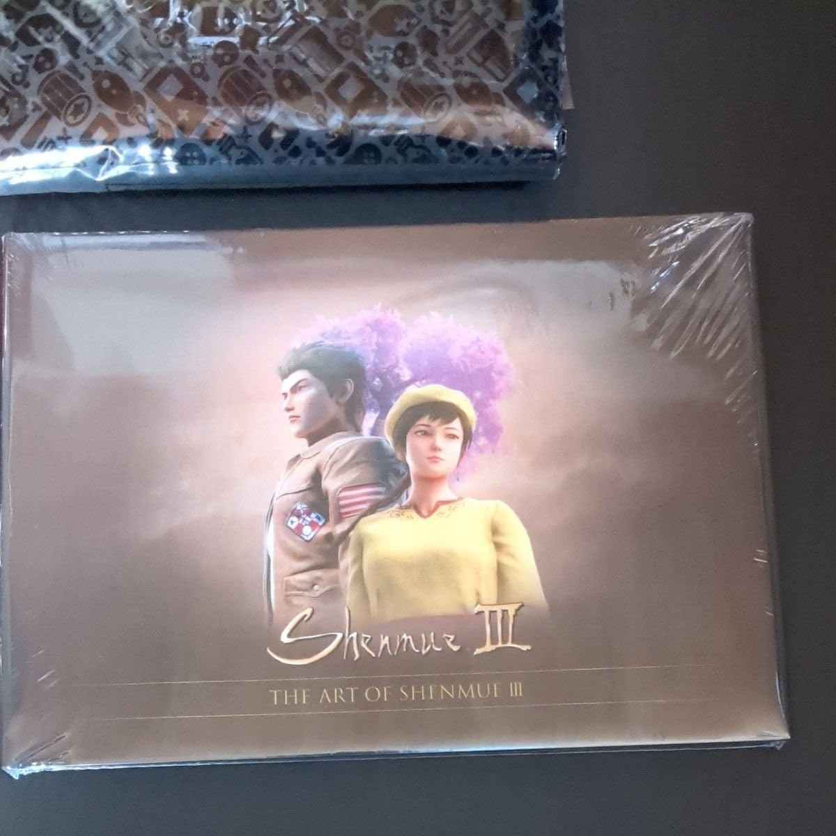 シェンムー Ⅲ　キックスターター　特典セット Amazon.co.jp: Shenmue III Kickstarter Bonus Set : Toys & Games